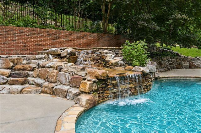 4992 Rebel Trail, Atlanta, GA 30327