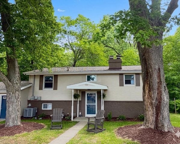 723 Arbor Court, South Haven, MI 49090