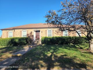 4407 Titus Ct, Louisville, KY 40218