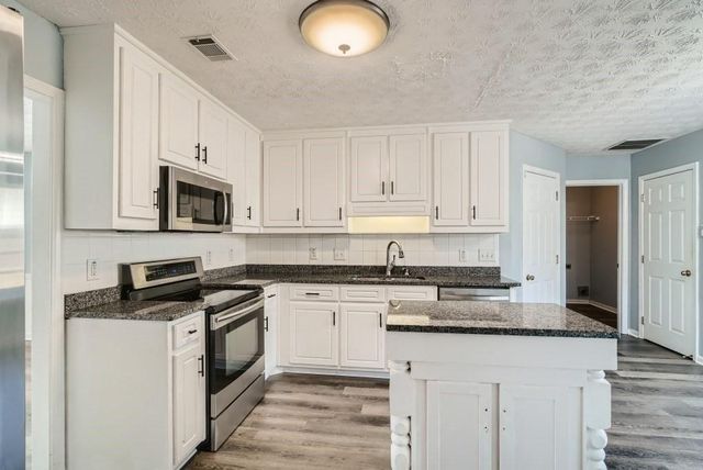 391 Lake Valley Drive, Loganville, GA 30052