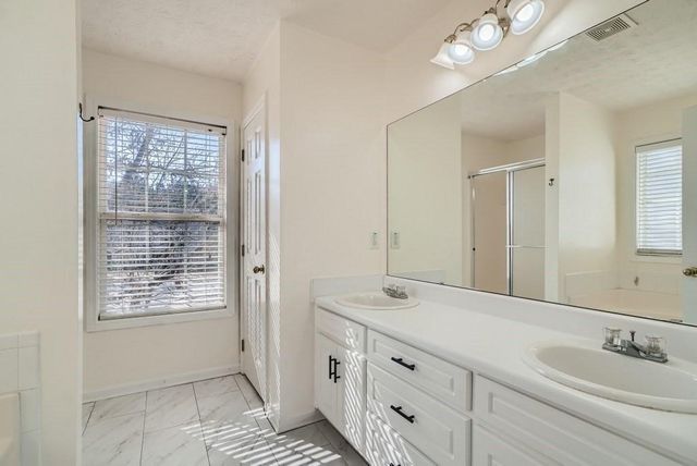 391 Lake Valley Drive, Loganville, GA 30052