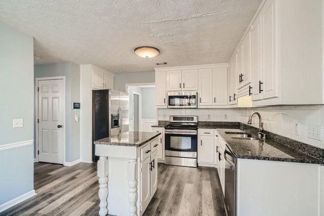 391 Lake Valley Drive, Loganville, GA 30052