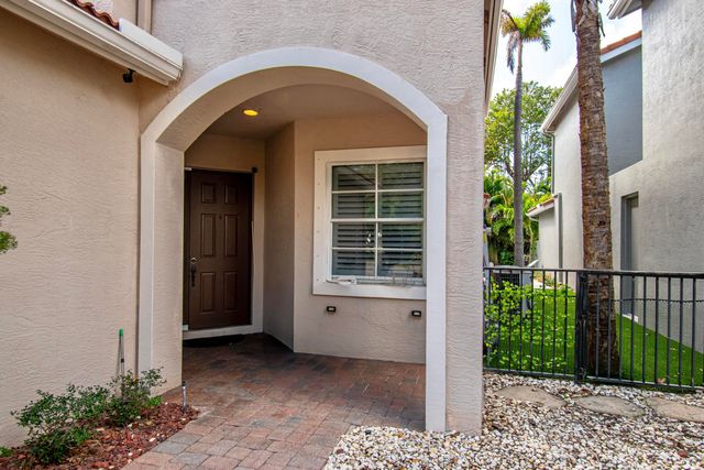 10833 Lake Wynds Court, Boynton Beach, FL 33437