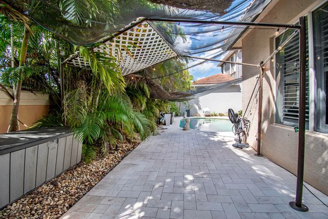 10833 Lake Wynds Court, Boynton Beach, FL 33437