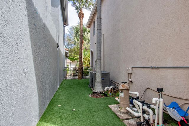 10833 Lake Wynds Court, Boynton Beach, FL 33437