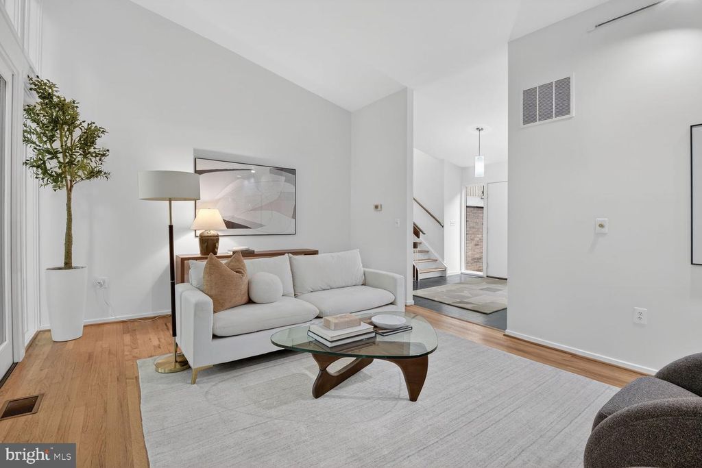 Image 12 of property listing at 7036 BUXTON TER, Bethesda, MD 20817