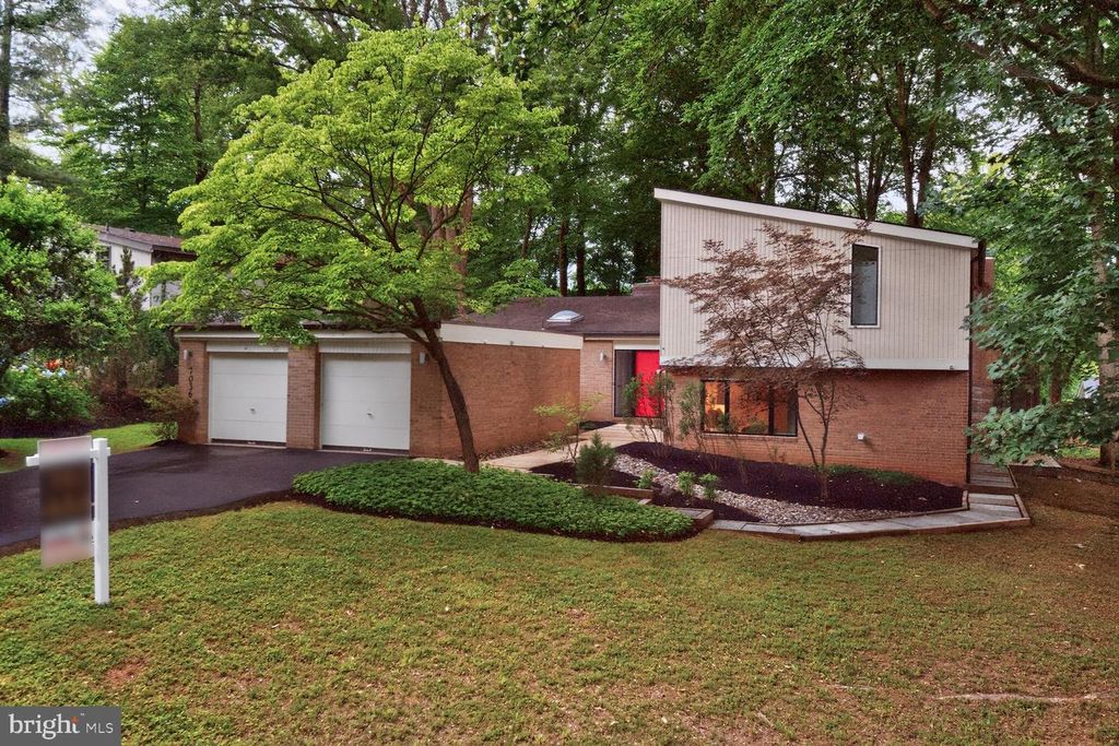 Image 2 of property listing at 7036 BUXTON TER, Bethesda, MD 20817