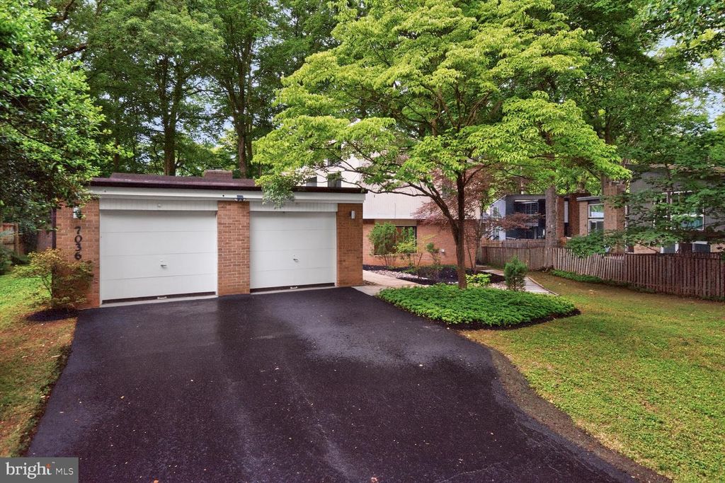 Image 3 of property listing at 7036 BUXTON TER, Bethesda, MD 20817