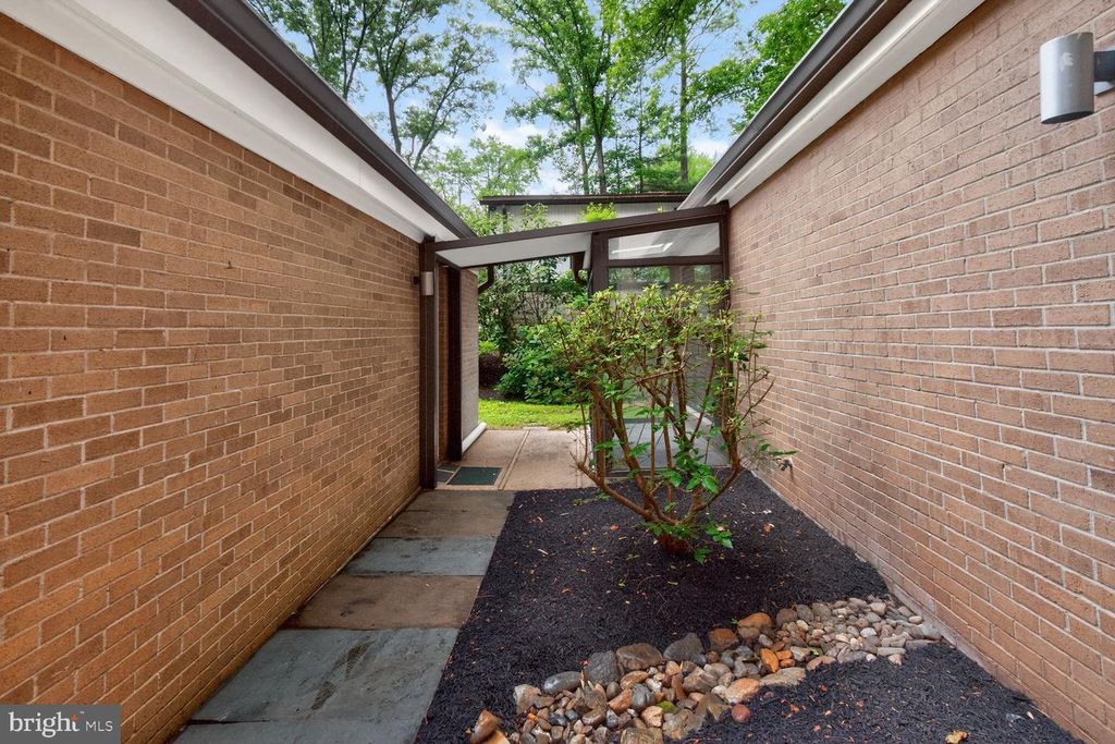 Image 30 of property listing at 7036 BUXTON TER, Bethesda, MD 20817