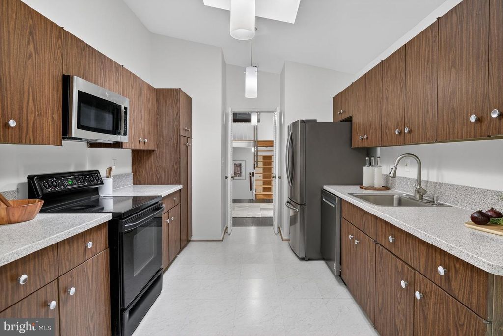 Image 39 of property listing at 7036 BUXTON TER, Bethesda, MD 20817