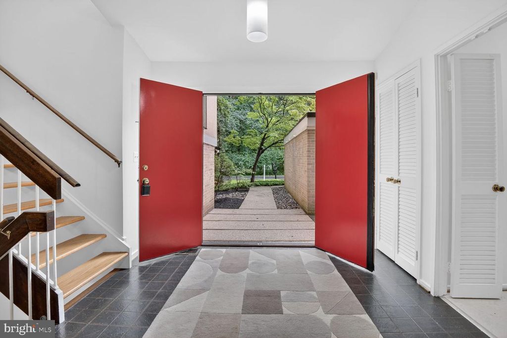 Image 5 of property listing at 7036 BUXTON TER, Bethesda, MD 20817