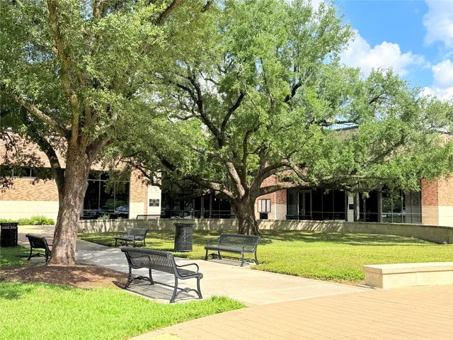 136 White Drive, Bellaire, TX 77401