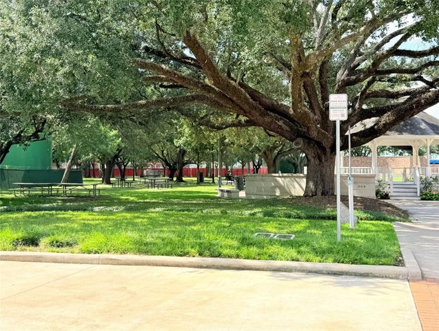 136 White Drive, Bellaire, TX 77401