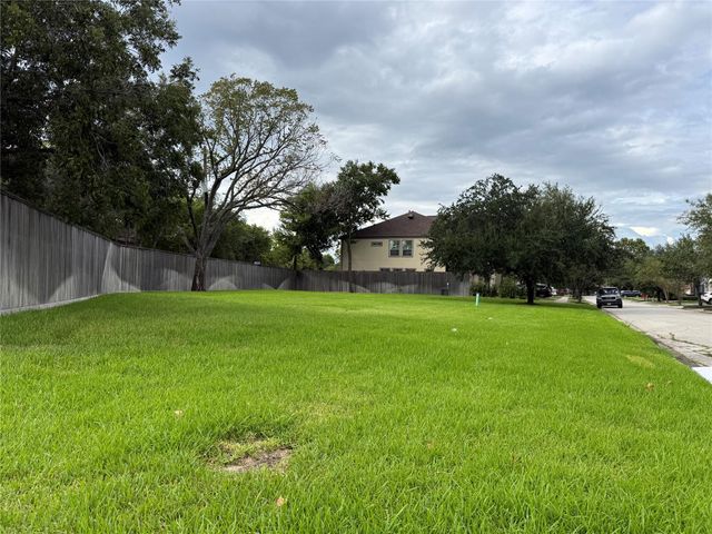 136 White Drive, Bellaire, TX 77401