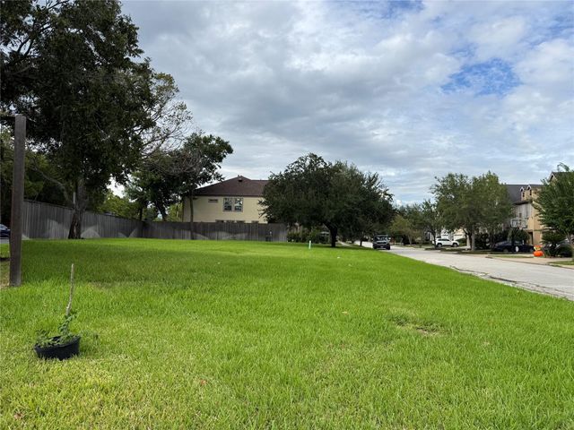 136 White Drive, Bellaire, TX 77401