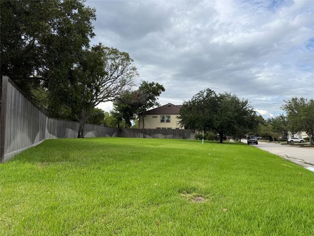 136 White Drive, Bellaire, TX 77401