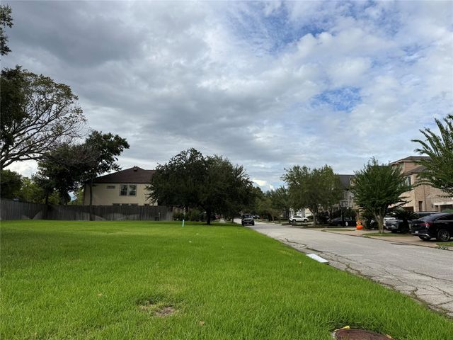 136 White Drive, Bellaire, TX 77401
