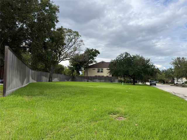 136 White Drive, Bellaire, TX 77401