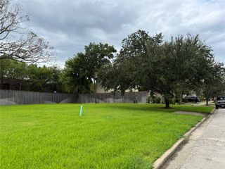 136 White Drive, Bellaire, TX 77401