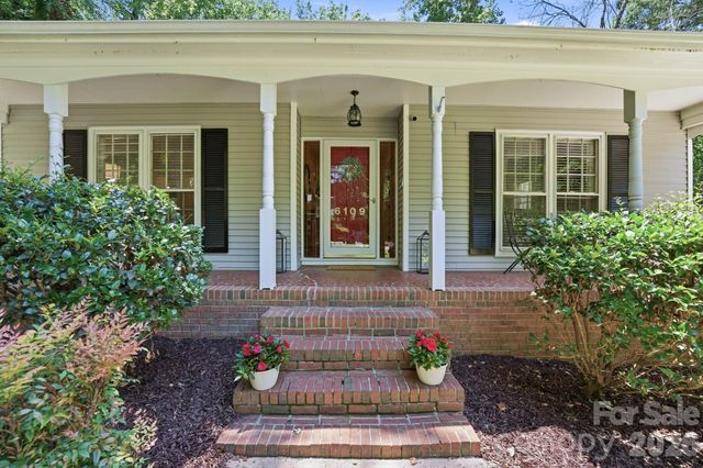 6109 Kingstree Drive, Charlotte, NC 28210