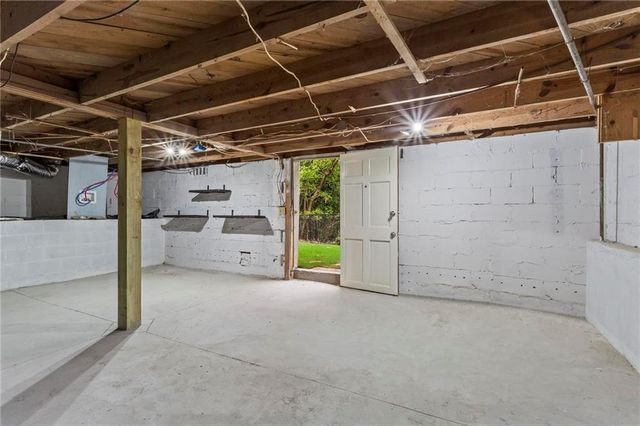 266 Crescent SW Circle, Marietta, GA 30064