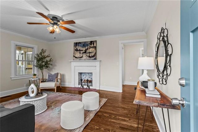 266 Crescent SW Circle, Marietta, GA 30064