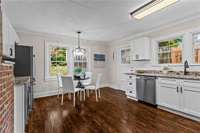 266 Crescent SW Circle, Marietta, GA 30064