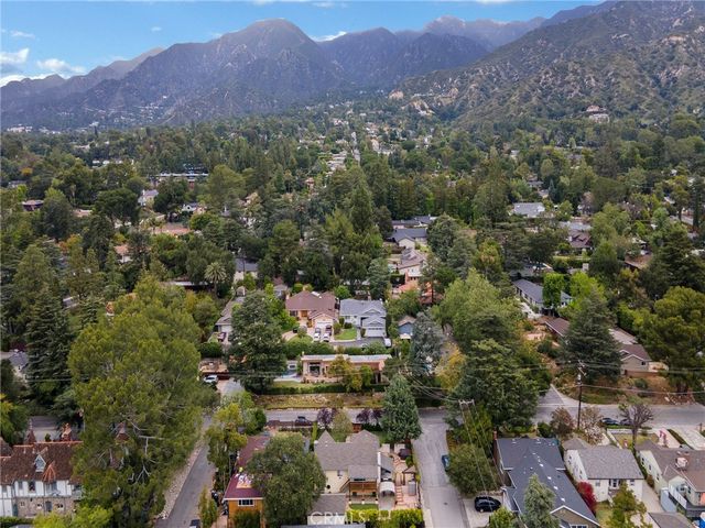 2254 Cross St., La Canada Flintridge, CA 91011