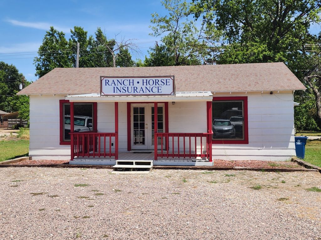 203 S Ray Roberts Parkway, Tioga, TX 76271