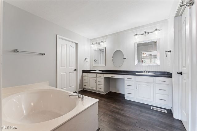 2327 Crockett Circle, Stow, OH 44224