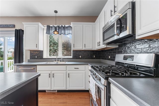 2327 Crockett Circle, Stow, OH 44224