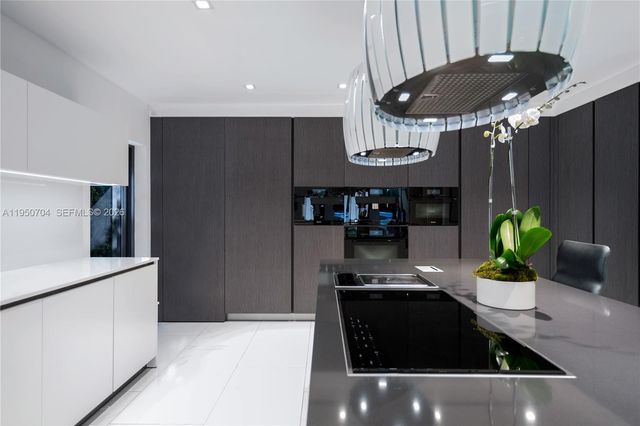 2370 Bayview Ln, North Miami, FL 33181