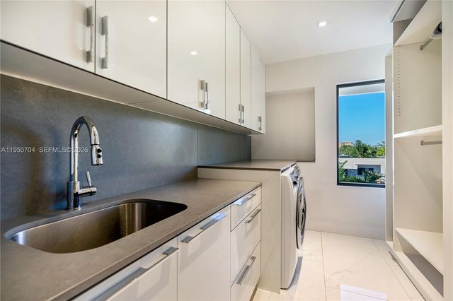 2370 Bayview Ln, North Miami, FL 33181