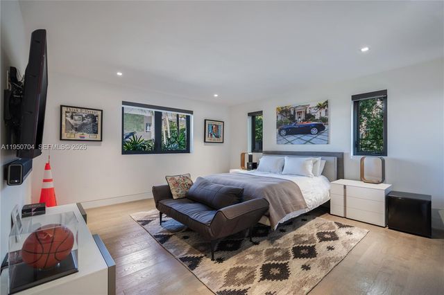 2370 Bayview Ln, North Miami, FL 33181