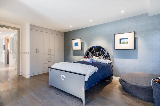 2370 Bayview Ln, North Miami, FL 33181