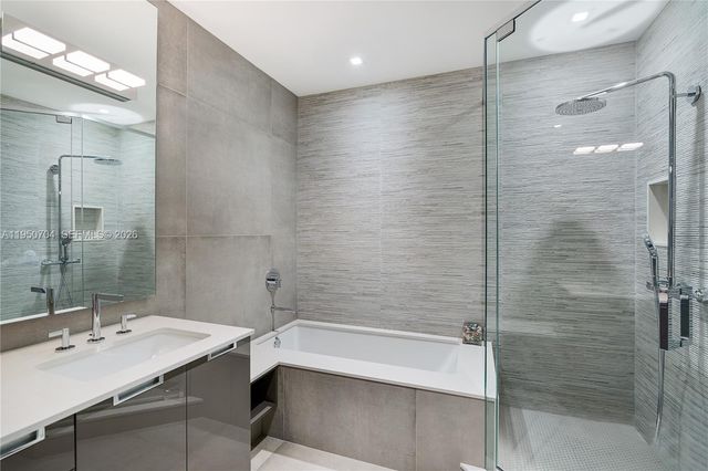 2370 Bayview Ln, North Miami, FL 33181