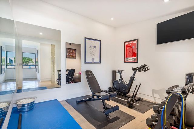 2370 Bayview Ln, North Miami, FL 33181