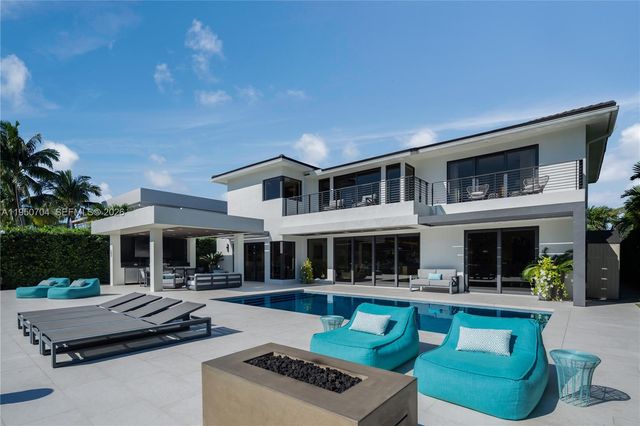 2370 Bayview Ln, North Miami, FL 33181