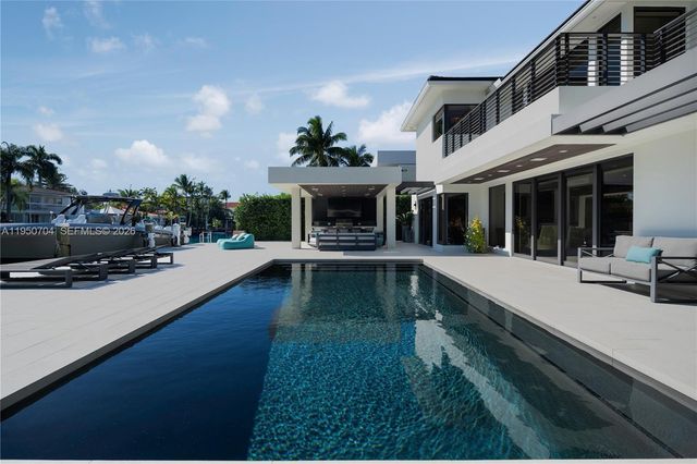 2370 Bayview Ln, North Miami, FL 33181