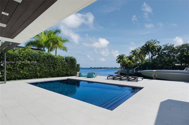 2370 Bayview Ln, North Miami, FL 33181