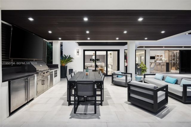 2370 Bayview Ln, North Miami, FL 33181