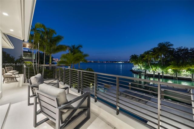 2370 Bayview Ln, North Miami, FL 33181