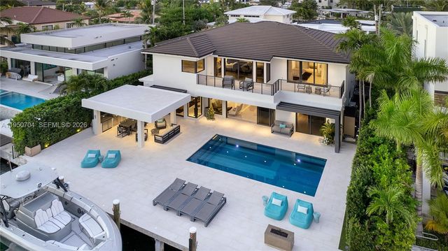 2370 Bayview Ln, North Miami, FL 33181