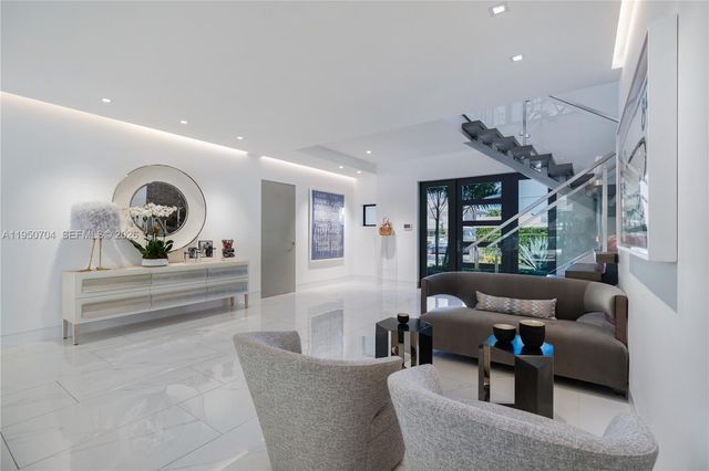 2370 Bayview Ln, North Miami, FL 33181