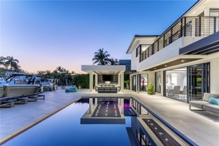 2370 Bayview Ln, North Miami, FL 33181