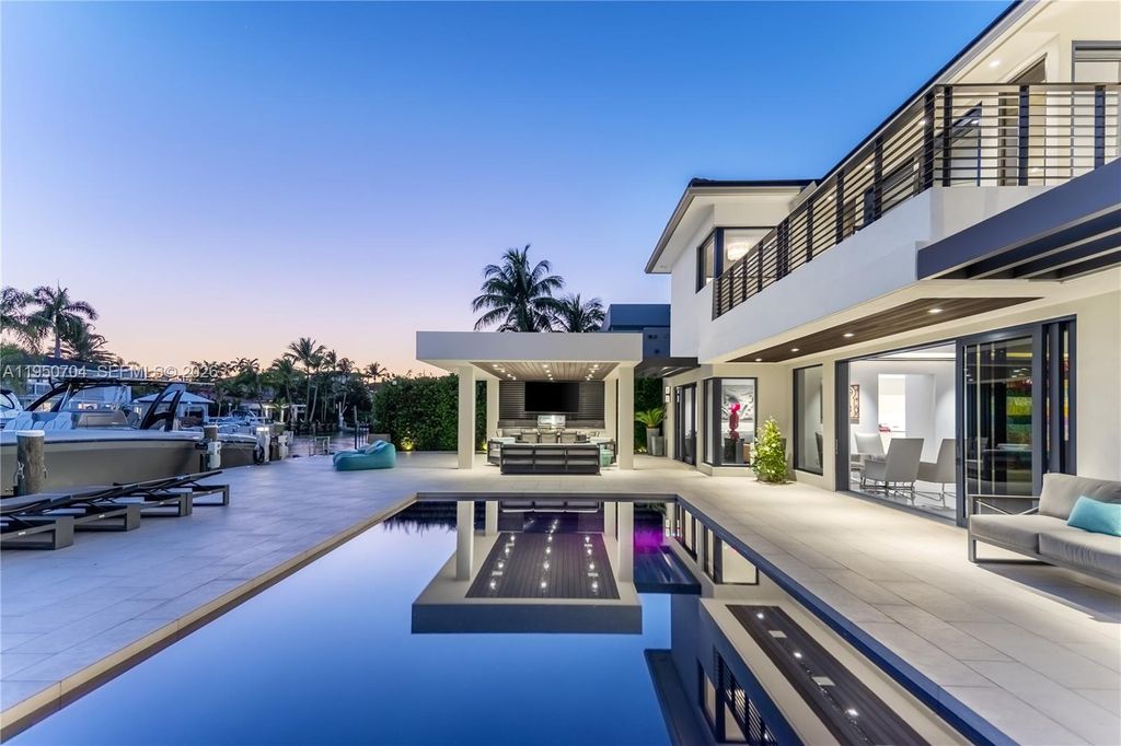 2370 Bayview Ln, North Miami, FL 33181