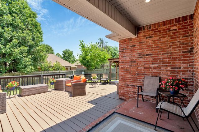 6262 W Persimmon Street, Fayetteville, AR 72704