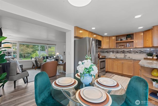16142 Midvale Avenue N, Shoreline, WA 98133