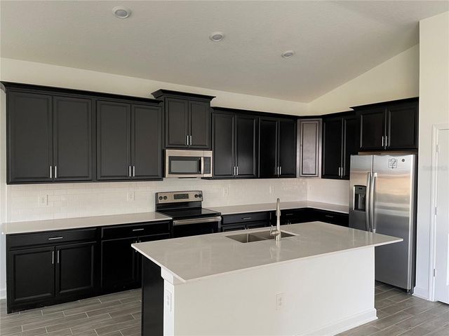 7152 DILLY LAKE AVENUE, Groveland, FL 34736