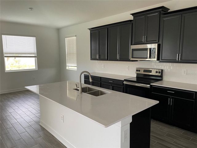 7152 DILLY LAKE AVENUE, Groveland, FL 34736